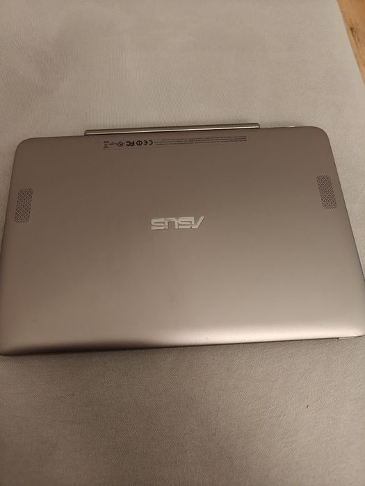 Tableta cu tastatura asus