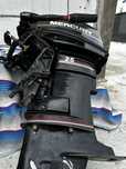 Motor barca Mercury 25, doi timpi