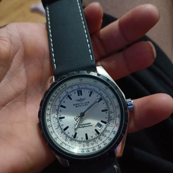 Vând ceas sau schimb cu 2 controlare Xbox One