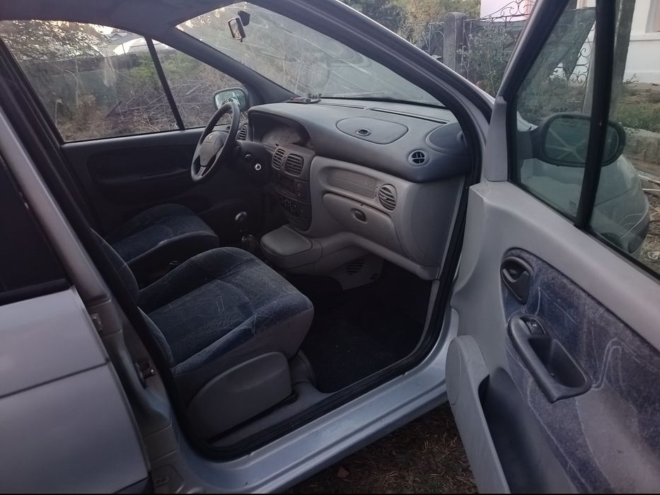Dezmembrez Renault Megane scenic