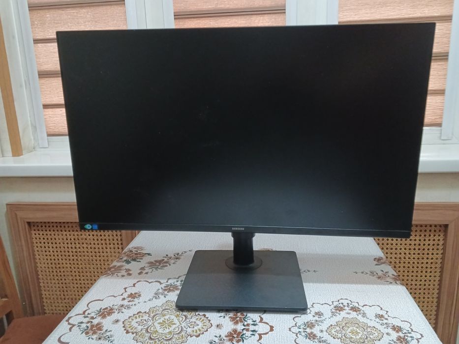 Продаю монитор Samsung 27 идеальное состояние