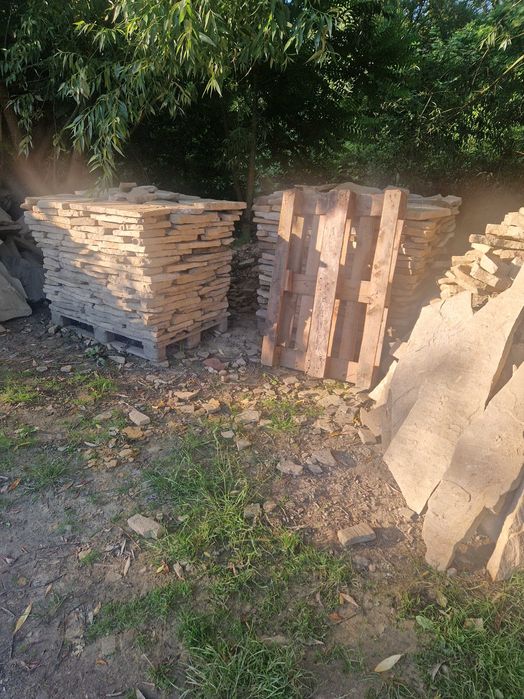 Vând piatra de pavat-placat