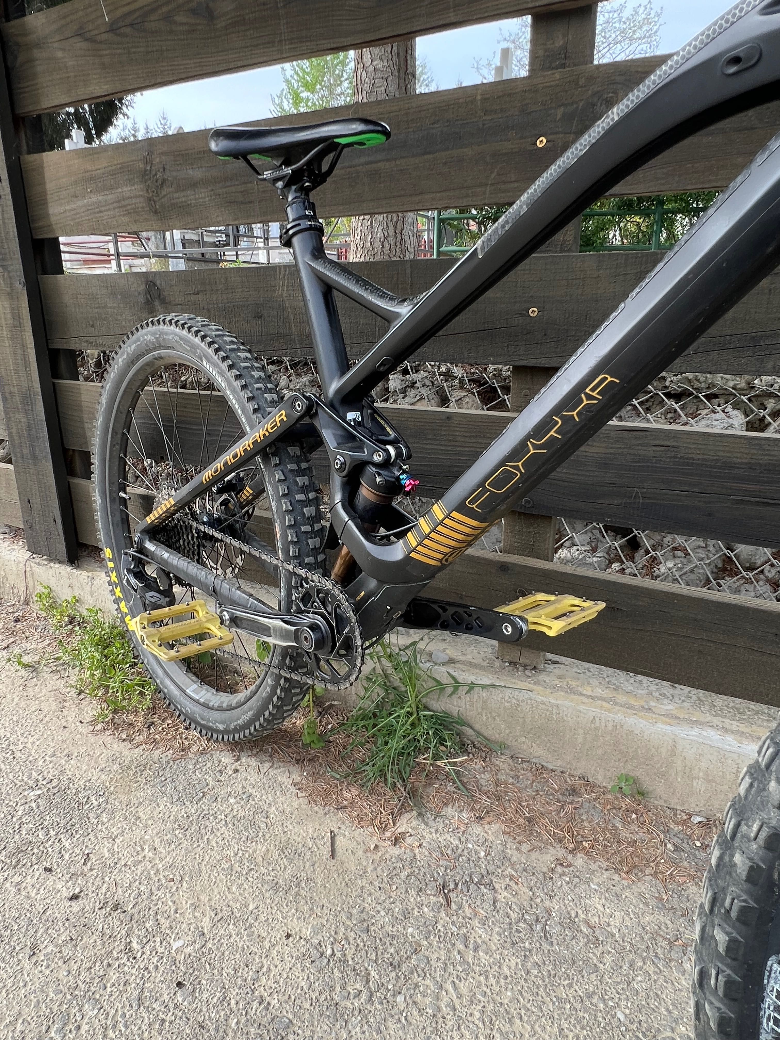 Vând bicicleta full suspension Mondraker Foxy XR.