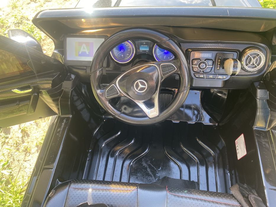 Двуместен акумулаторен джип