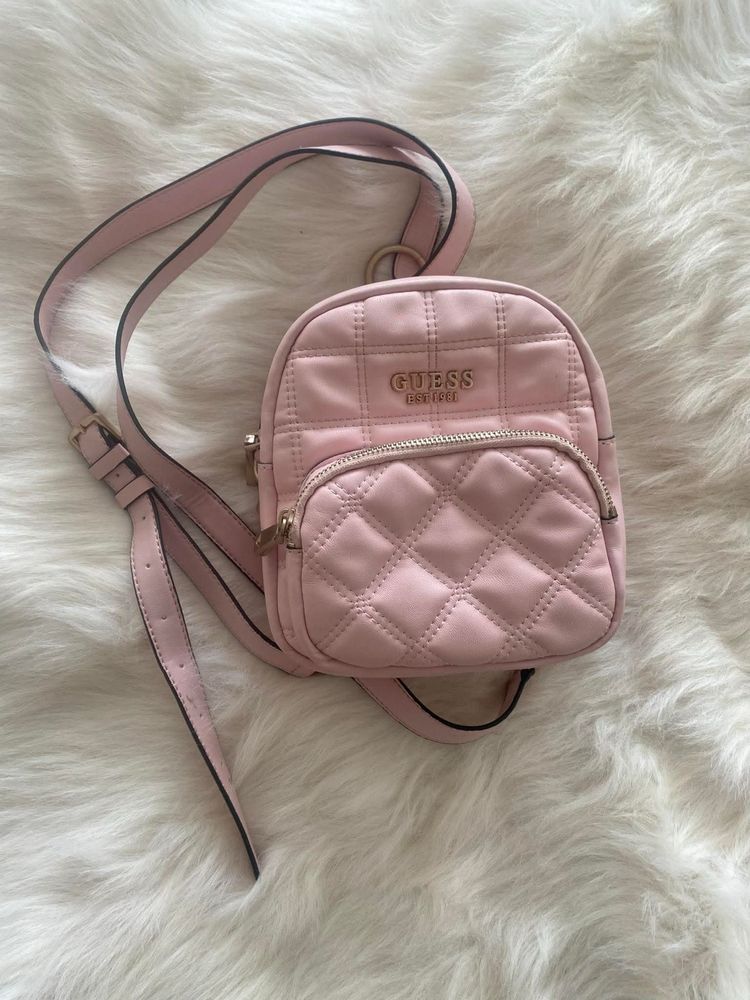 Продавам чанта на Guess!