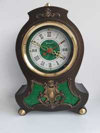 Часы "Янтарь", настольные кварцевые, советского производства