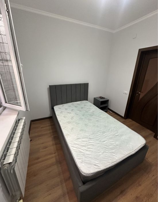 Кровать с матрасом