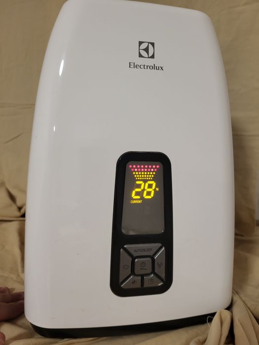 Продам увлажнитель воздуха Electrolux EHU-5115D белый
