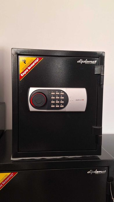 Сейф Seyf Diplomat . Made in Korea. Имеется доставка