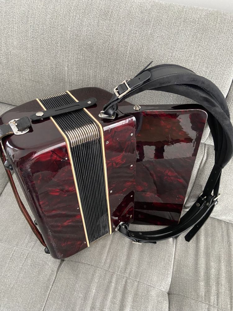 Acordeon de vanzare Bandon royal standard cu 80 basi