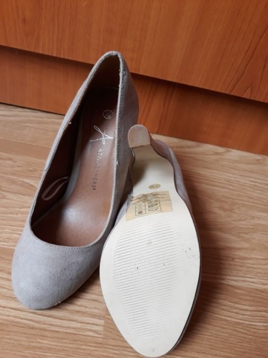 Pantofi purtati o singura data