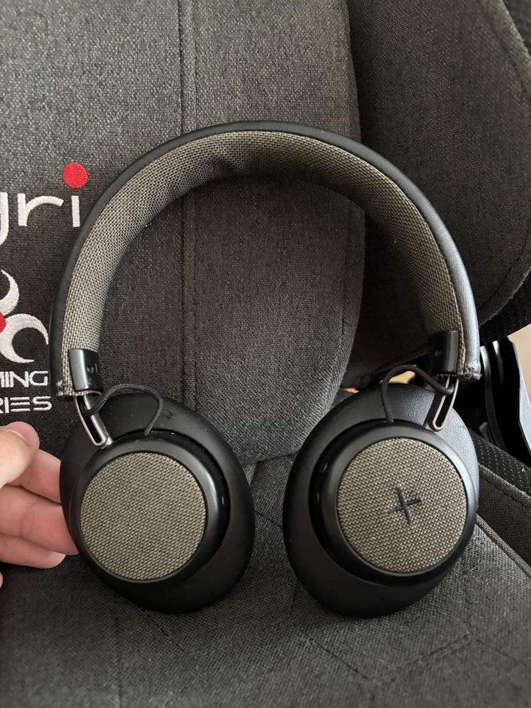 Casti SACKit TOUCHit Headphones Black:  Wireless freedom with TOUCHit