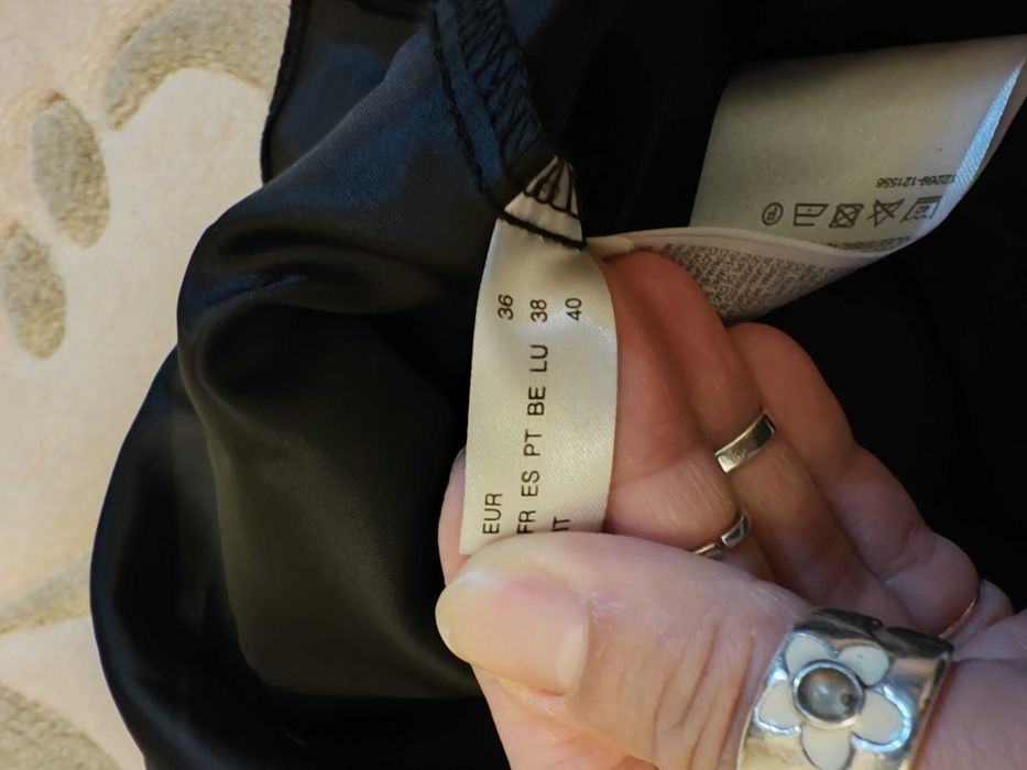 Vand rochie alb si negru