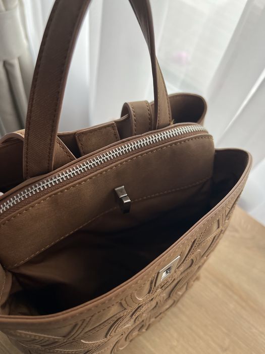 дамска раничка Desigual-цвят камел