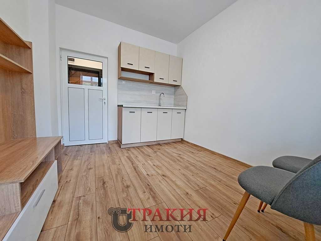 Дава се под наем Офис в Стара Загора, Център - 26 кв.м за 229.5 € - Снимка #1