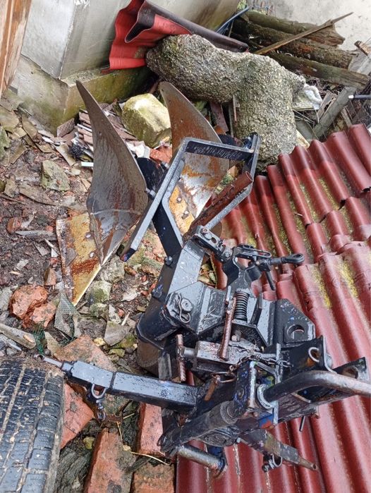 Vând plug cu doua brazde