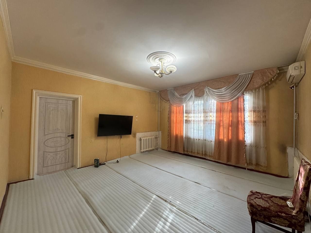 Юнусабад 11 квартал Хавас 2/2/9 (58²) продаётся квартира