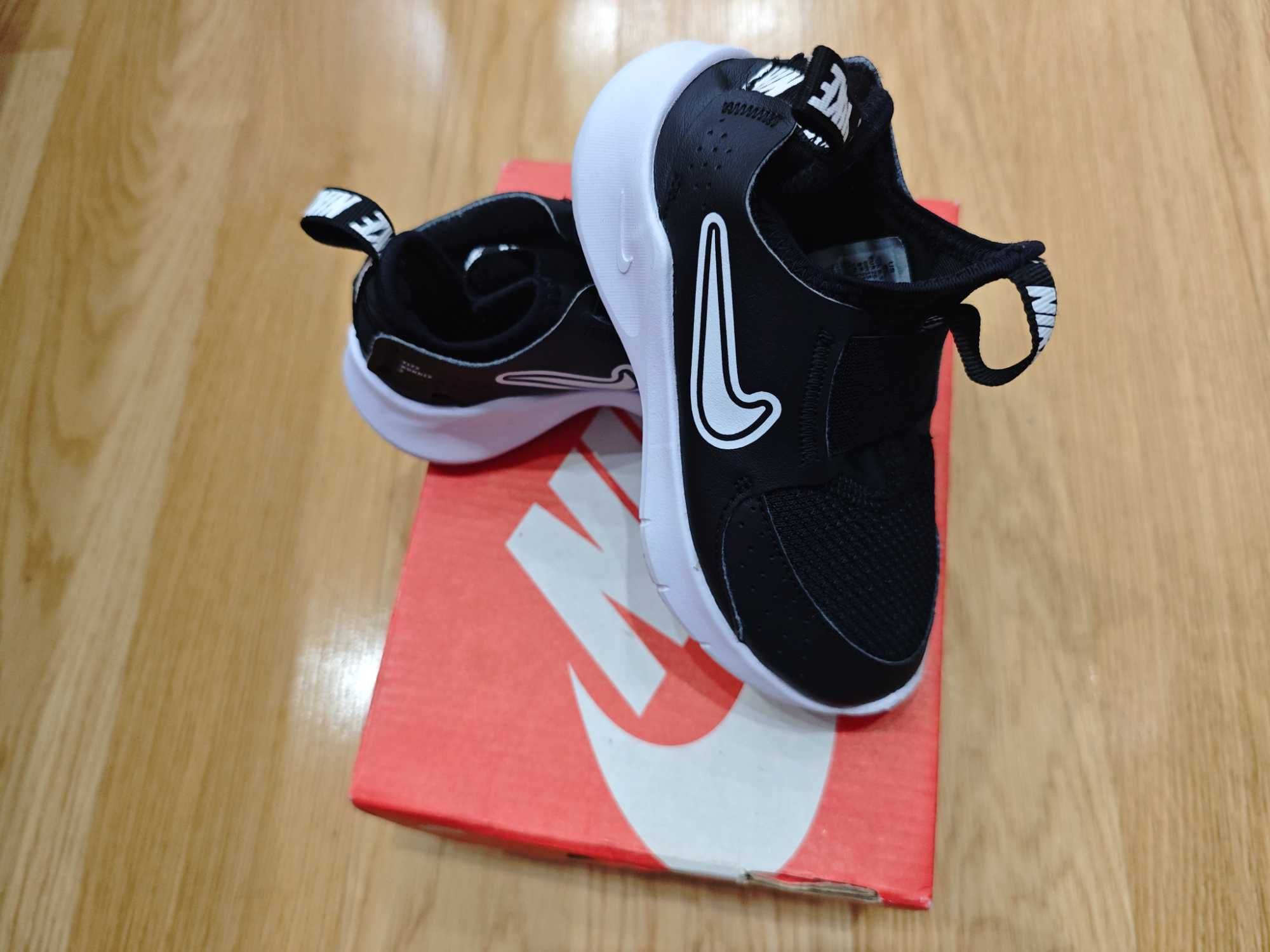Маратонки Nike и H&M