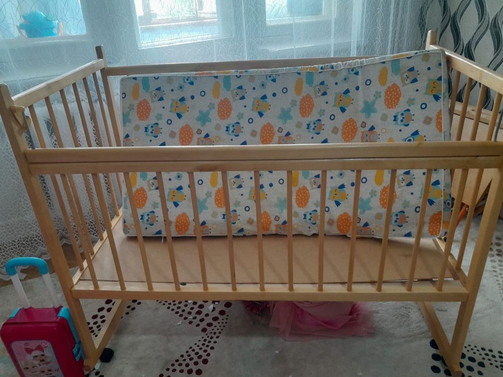 Продам детскую кровать состояние отличное с матрасиком