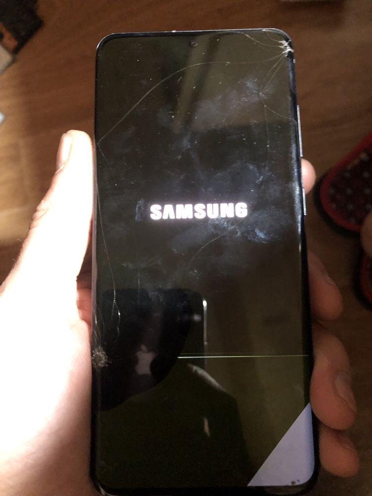 Дисплей от Samsung S20 с пятном