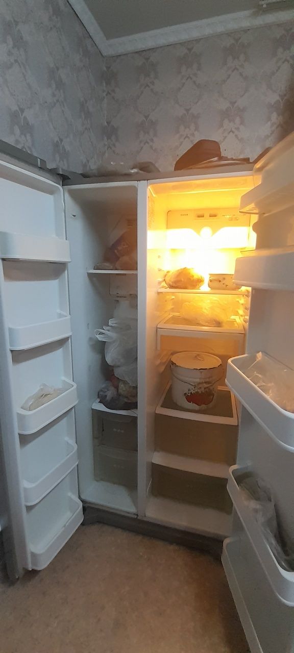 Холодильник серый
