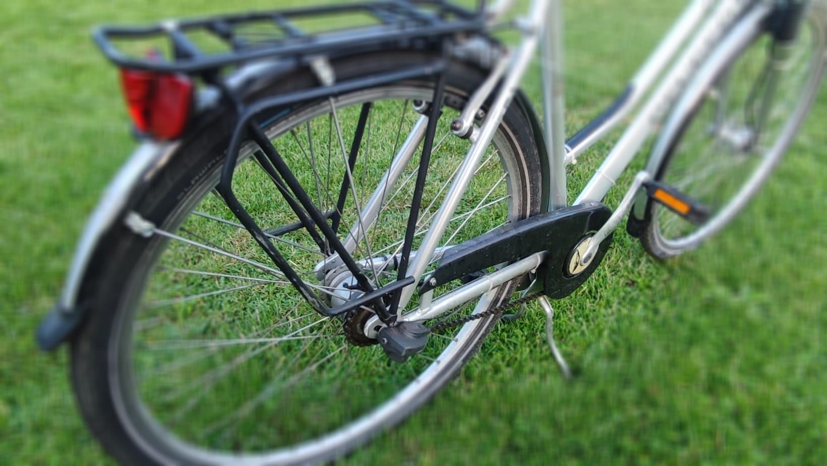 Bicicleta de oraș Peugeot roti 28 cadru aluminiu, solida, dinam butuc