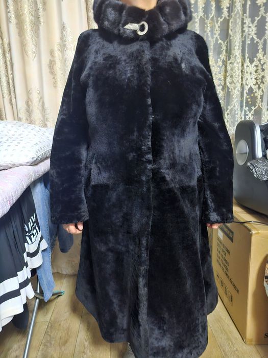 Продаемтся Женская шуба
