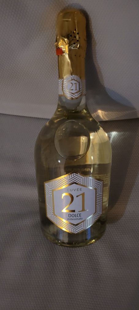 Vând Cuvee 21 sigilat