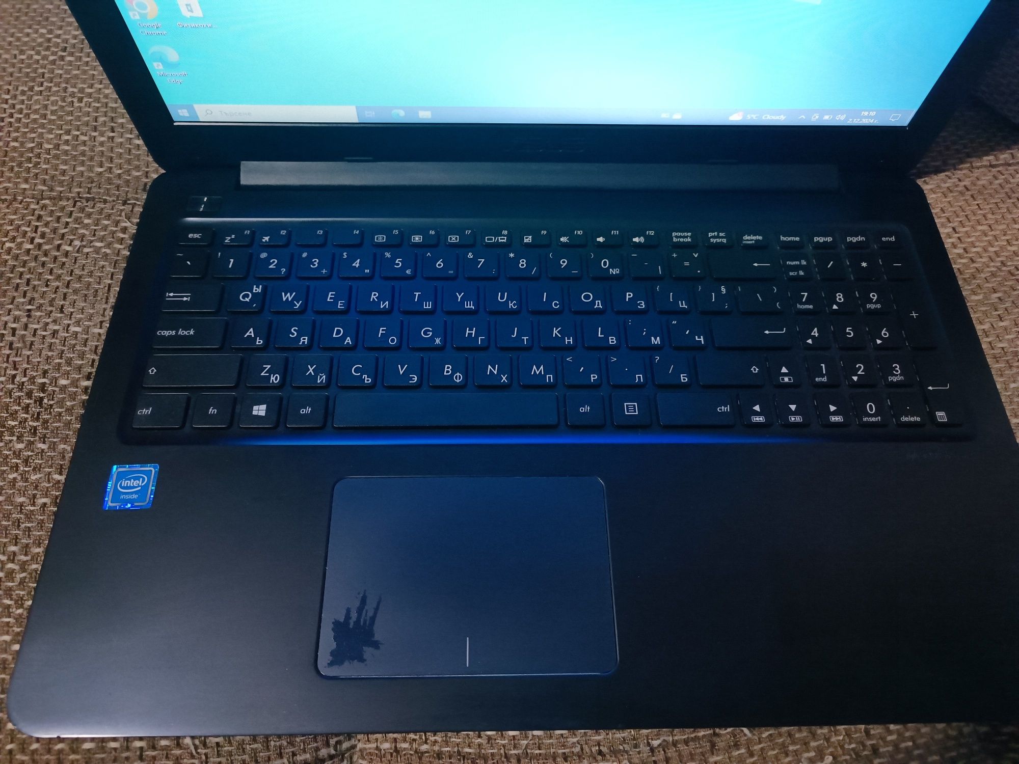 Лаптоп ASUS L502MA-XX003D