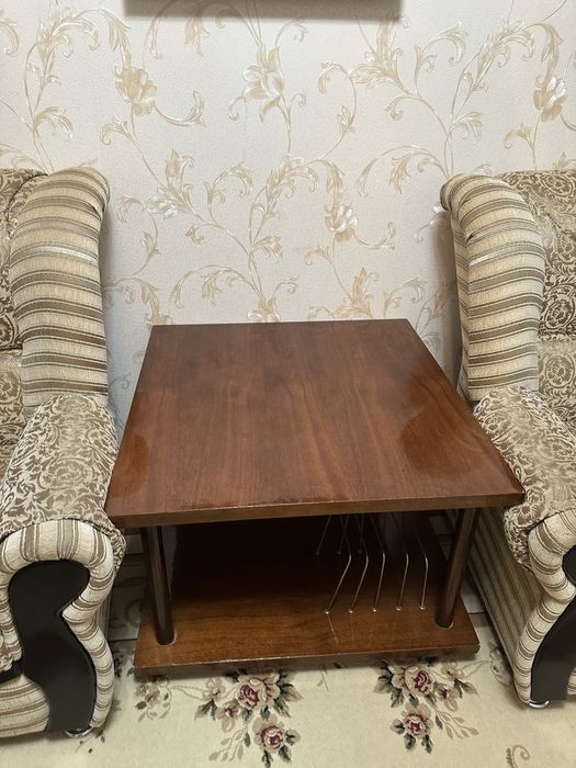 Продаётся диван кресло журнальный столик б/у