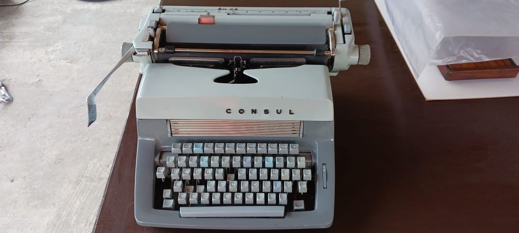 Mașina de scris consul