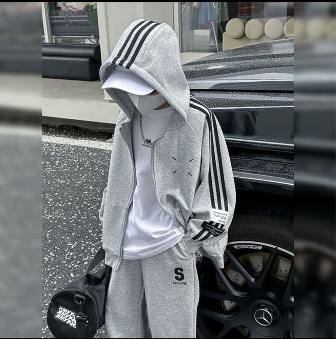 Продам спортивный костюм