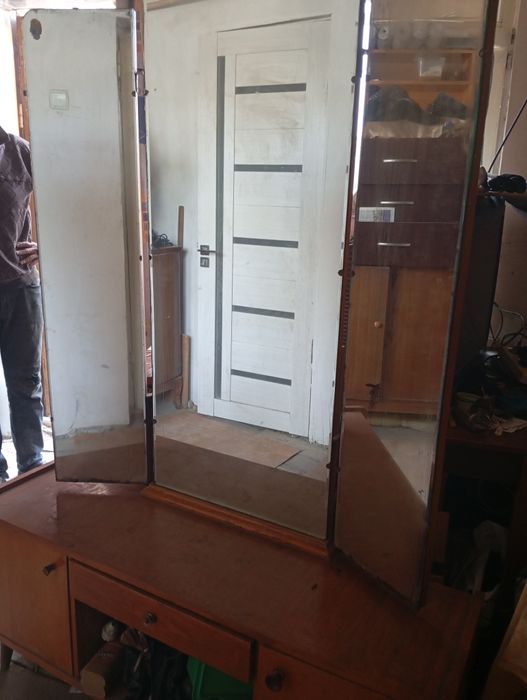 Трюмо ссср Сервант германия и Буфет старинный в хорошем состоянии не д
