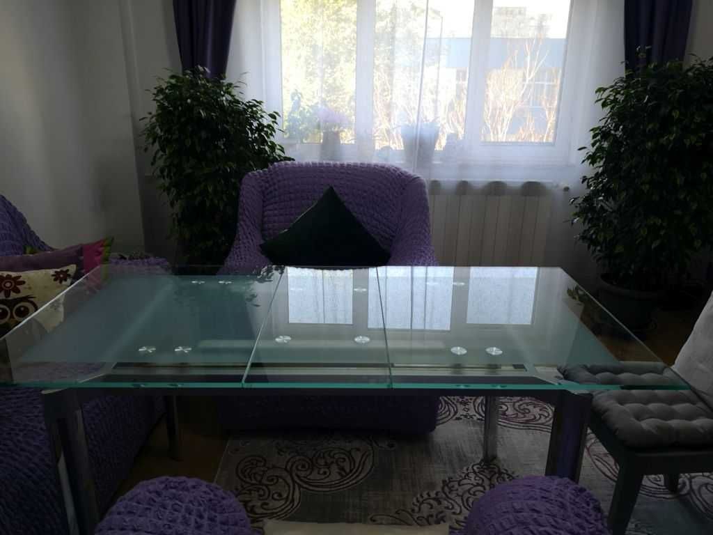 Vând masă extensibilă de sufragerie din sticlă