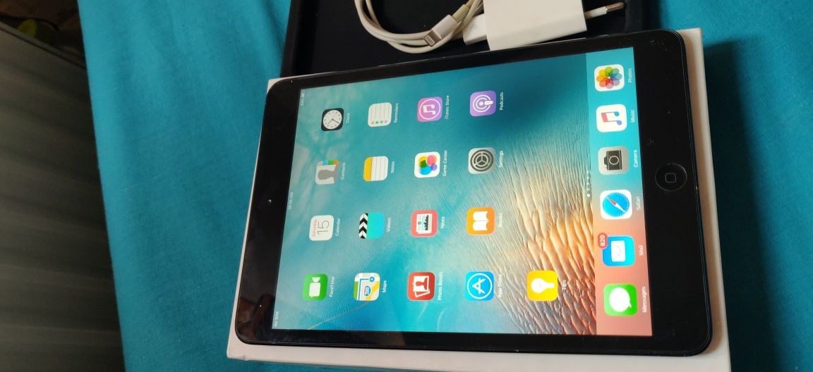 iPad  mini  4 celular SIM 64 gb negru 4G