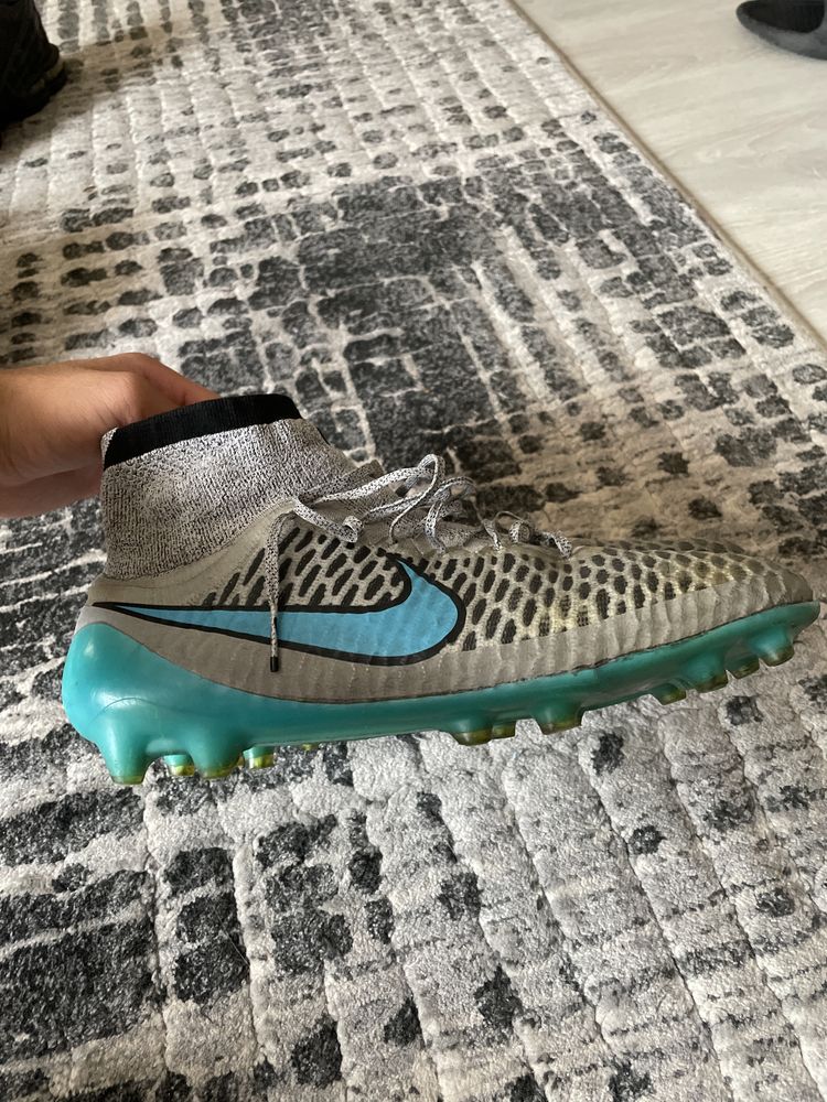 Ghete de fotbal Magista ACC , marimea 45