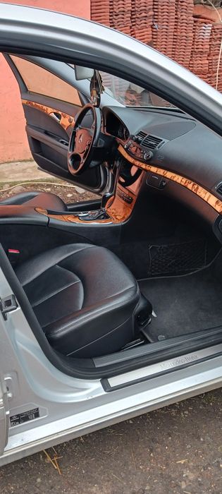 Mercedes-benz w211 E class