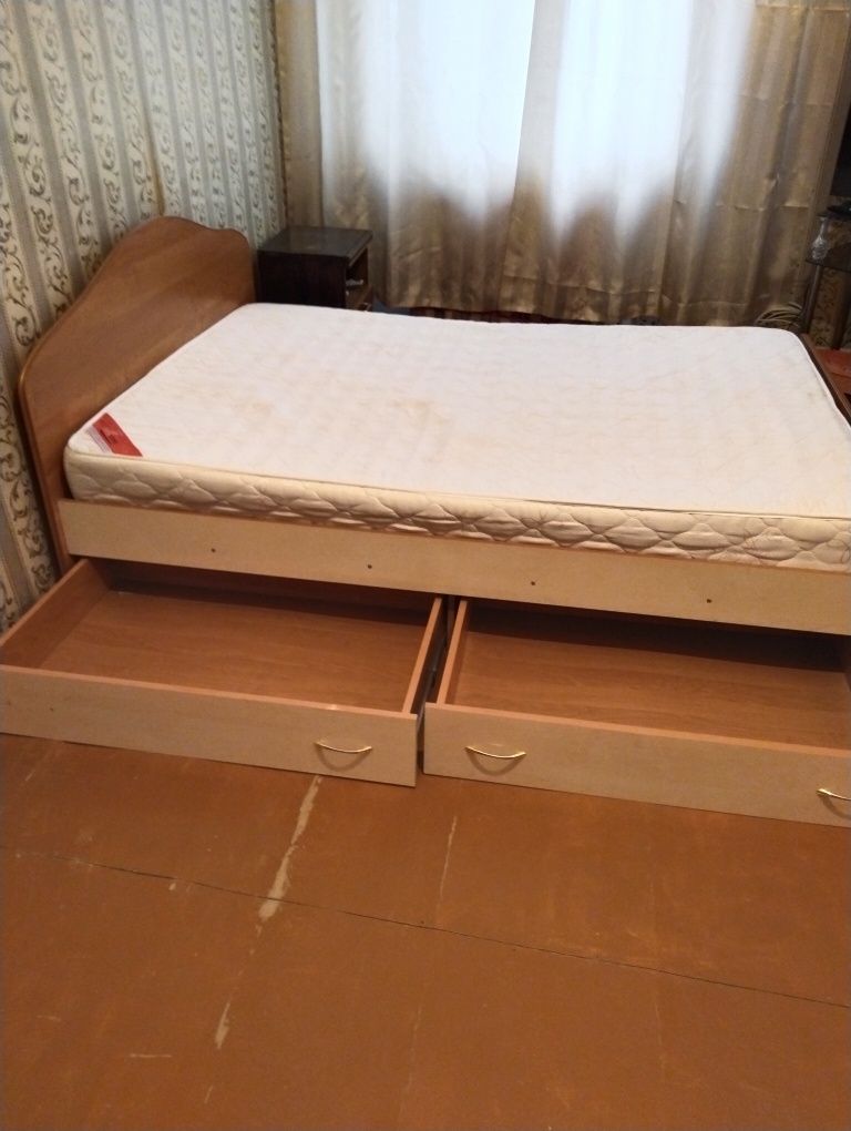 Кровать двуспальная