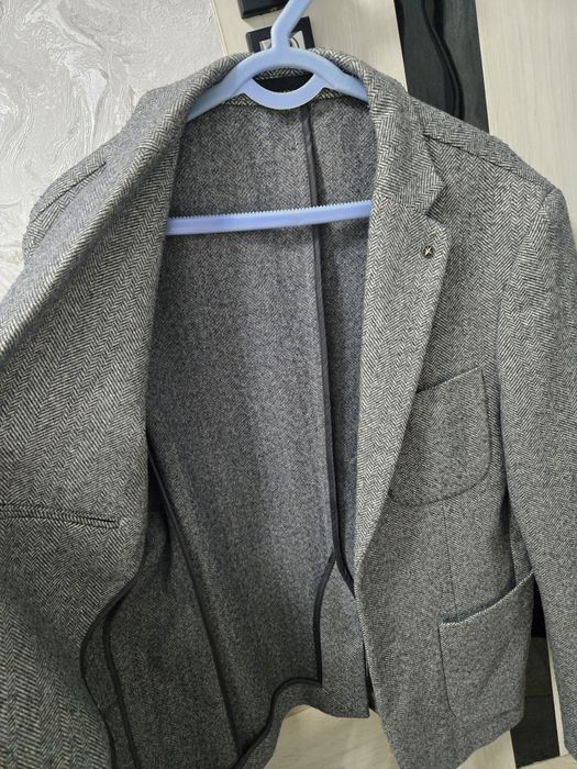 Пиджак продаётся