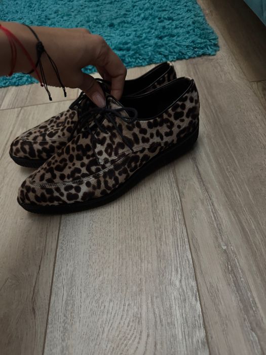 Дамски затворени обувки