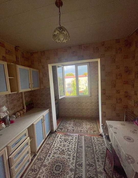 Просторная 3 - комнатная с ремонтом и мебелью, Алмазарский район