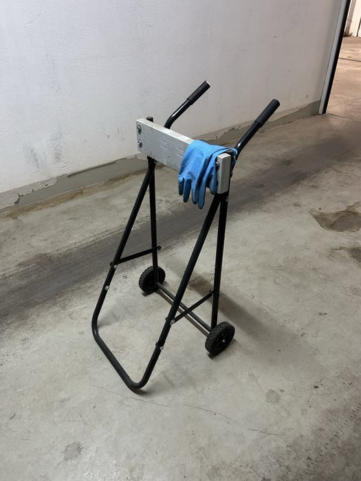 Количка за извънбордов двигател