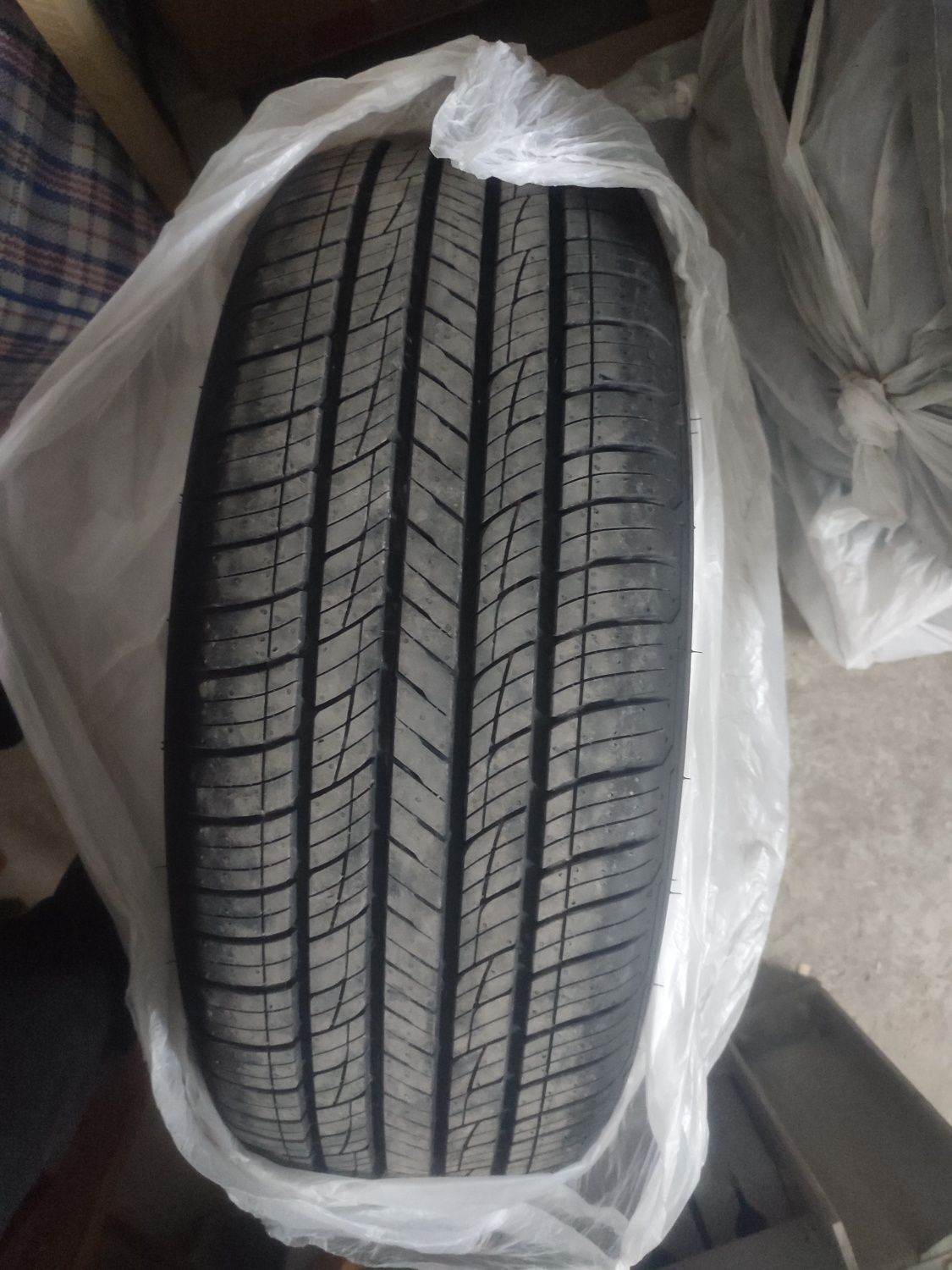Комплект резины Kumho 265/65/17 +1