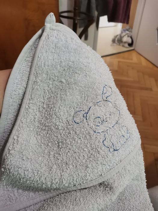 Два броя хавлийки за баня, подарък играчка