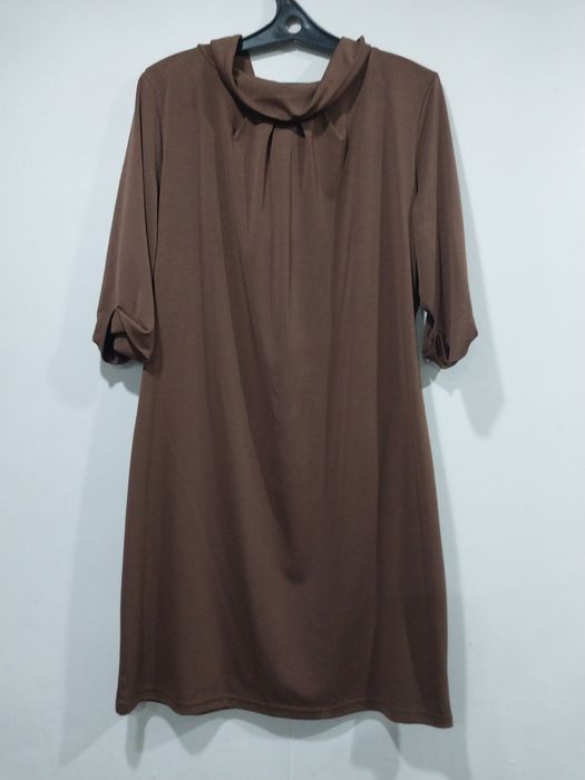 Платье женское ждёт свою хозяйку