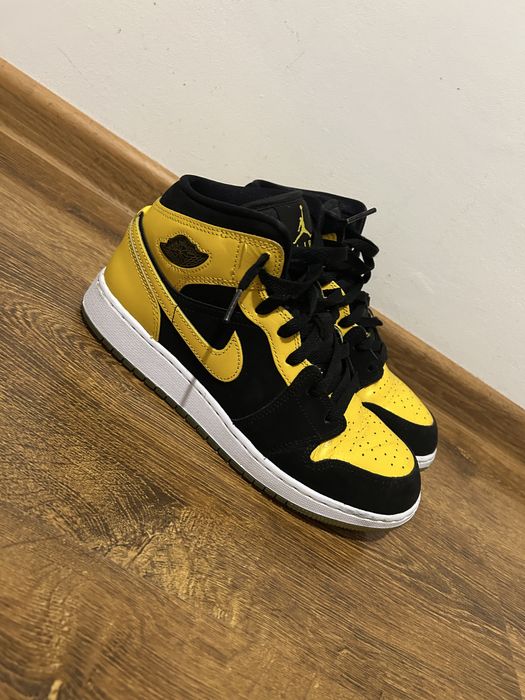 Jordan 1 mid patent bred yellow originali