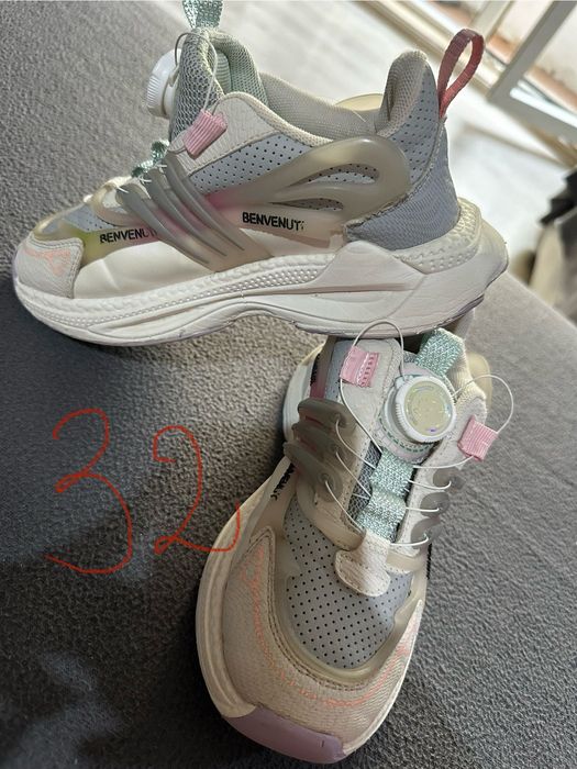 Vând adidași și pantofi fetițe