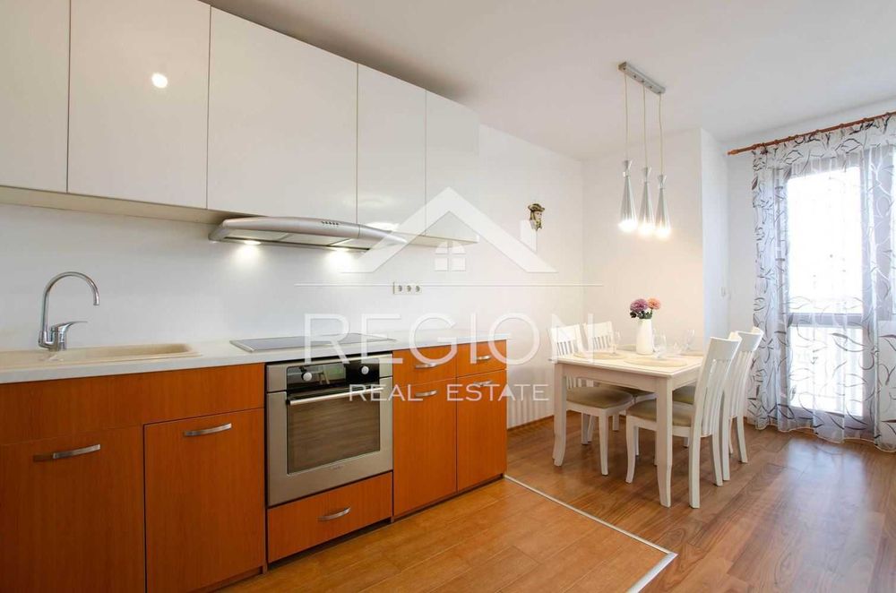 Дава се под наем Двустаен апартамент в Варна, Център - 60 кв.м за 484.5 € - Снимка #1