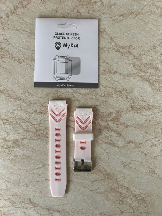 протектор и чисто нова каишка за Myki 4 watch часовник