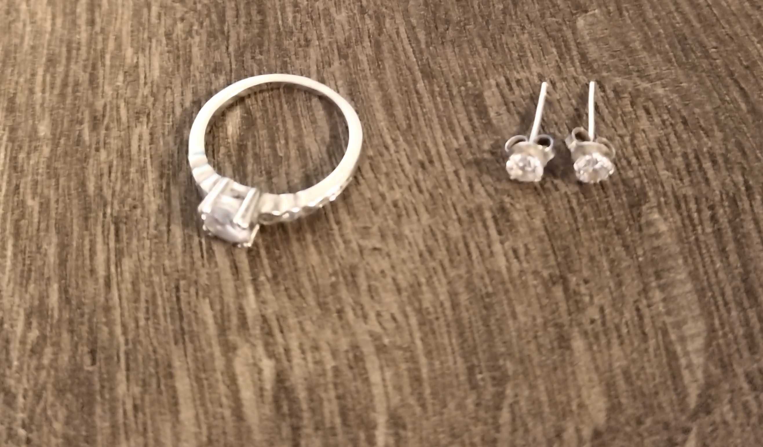 Комплект Нови нежни сребърни обеци различни видове и пръстен